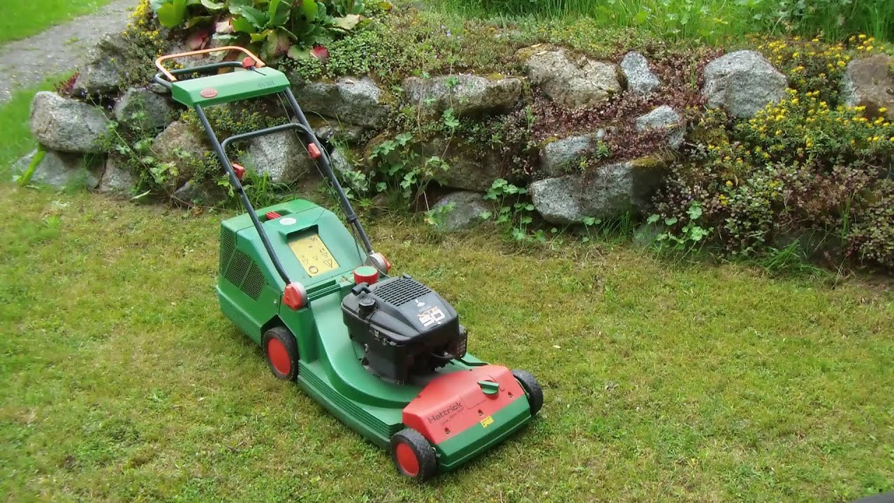 Rasenmäher Brill Hattrick mit Briggs & Stratton Quantum im tiefen Gras,  Lawn Mower in high grass