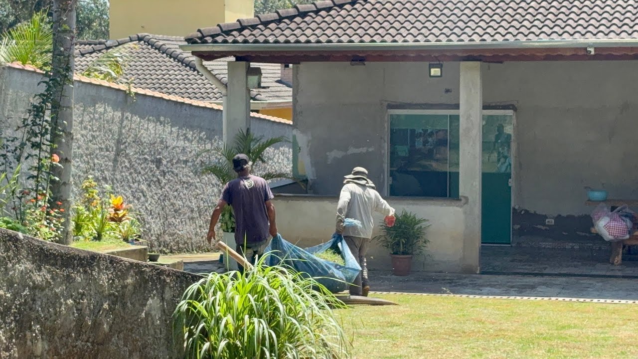 E a limpeza continua aqui na roça + plantando um pé de manacá que ganhei da cunhada 