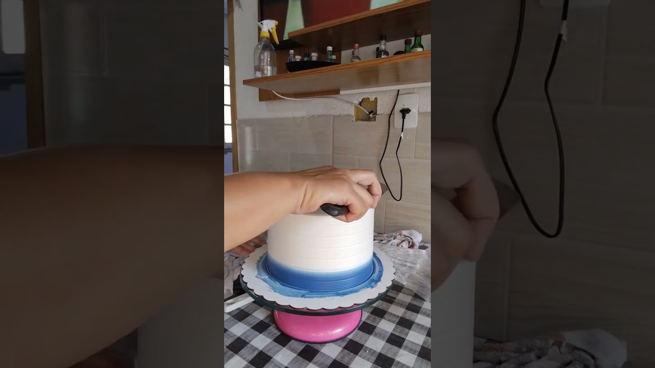 Como decorar um bolo no tema Real Madrid.