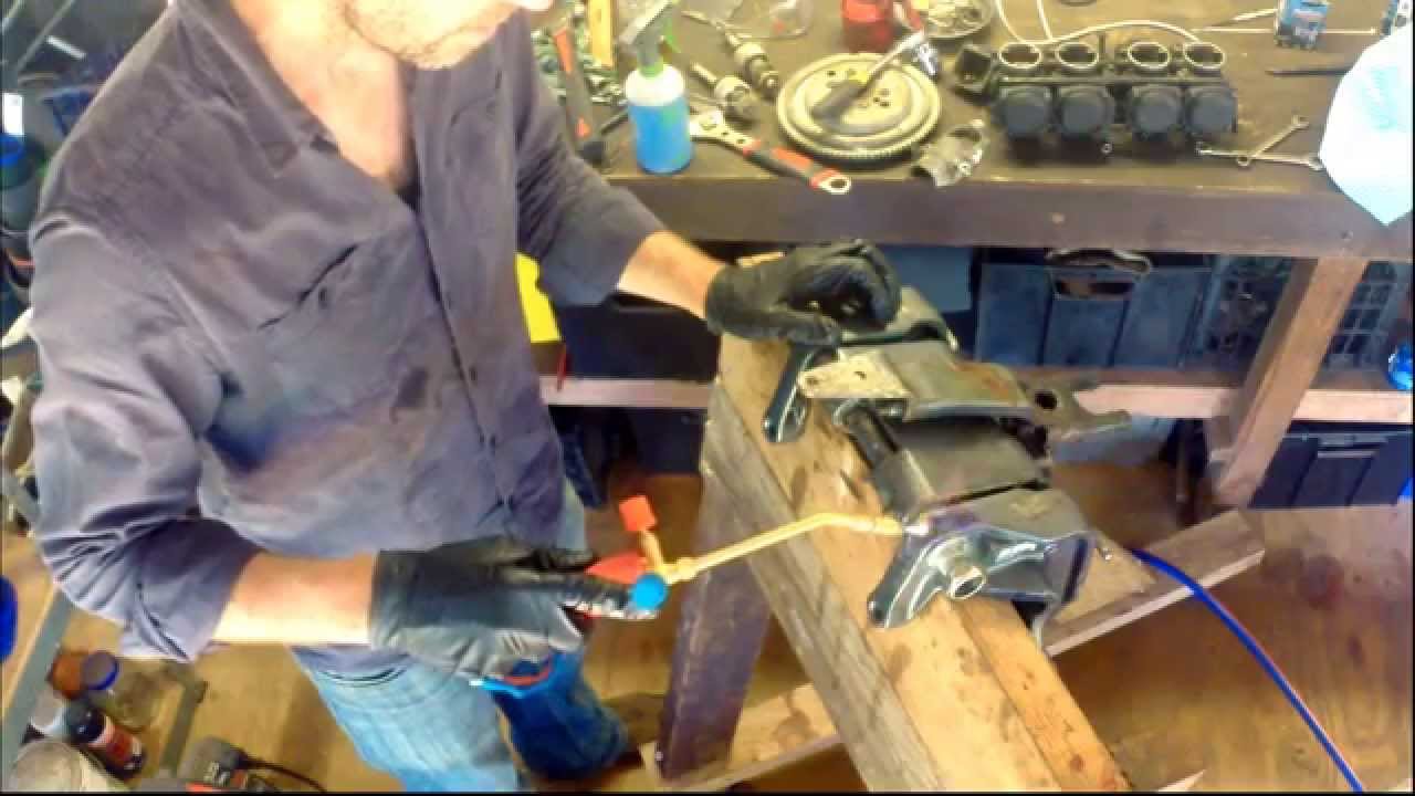 Removing the steering bracket (tilt tube) from an outboard motor