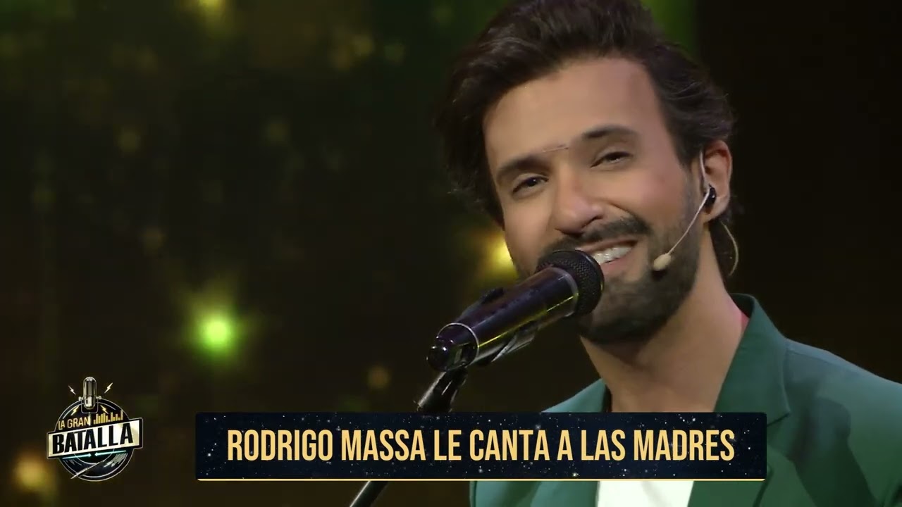 RODRIGO MASSA CANTA UNA CANCIÓN EN HOMENAJE AL DÍA DE LAS MADRES.