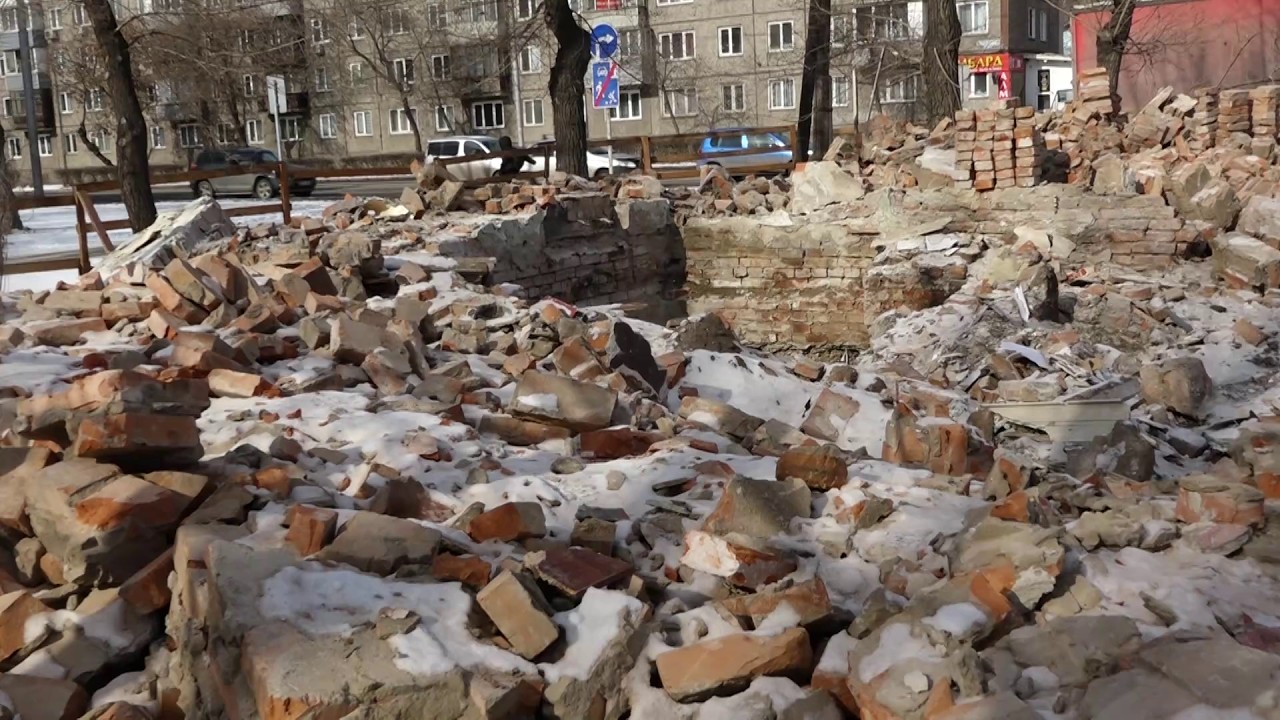 В КРАСНОЯРСКЕ СНОСЯТ ДОМ ВОЗРАСТОМ В 77 ЛЕТ