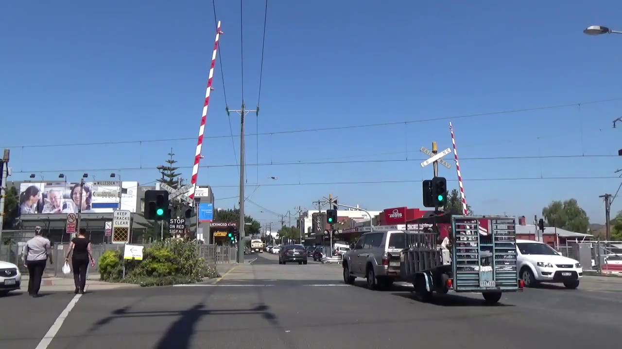 Poath Rd Level Crossing, Hughesdale, Before Upgrade