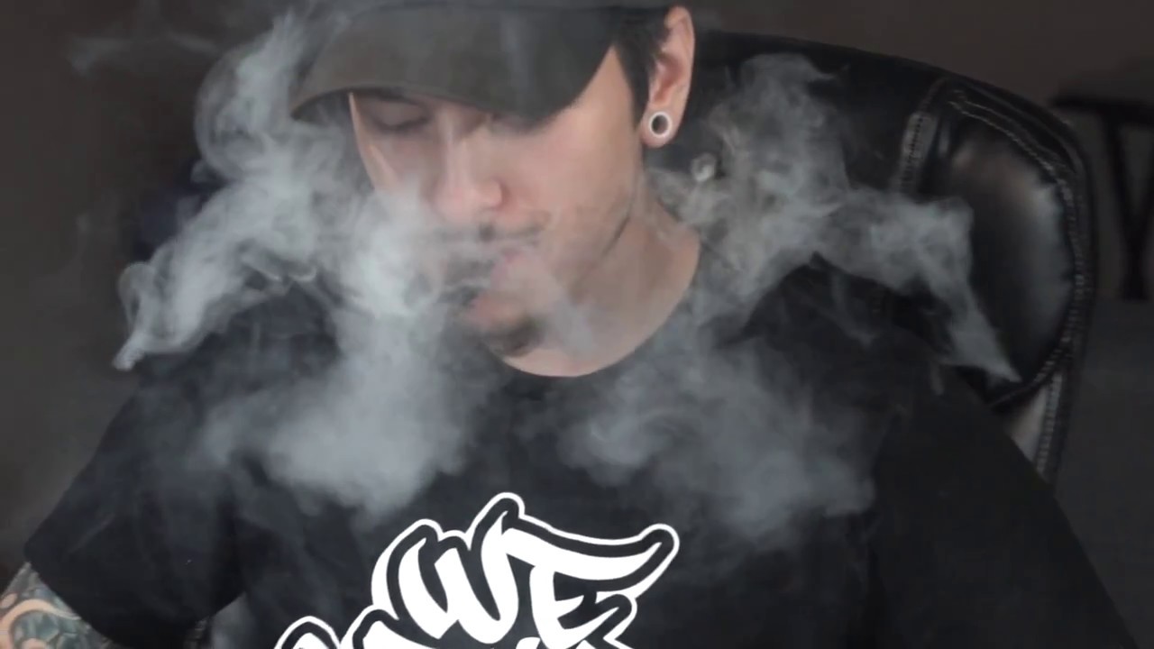 Homie drinks a full bottle of slactavis out of a rig