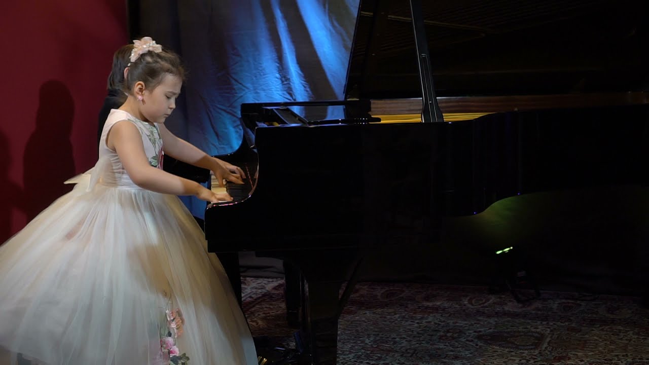 Johannes Brahms Hungarian dance No.1, Sophie (6y) & Alexander Wagner(10y)