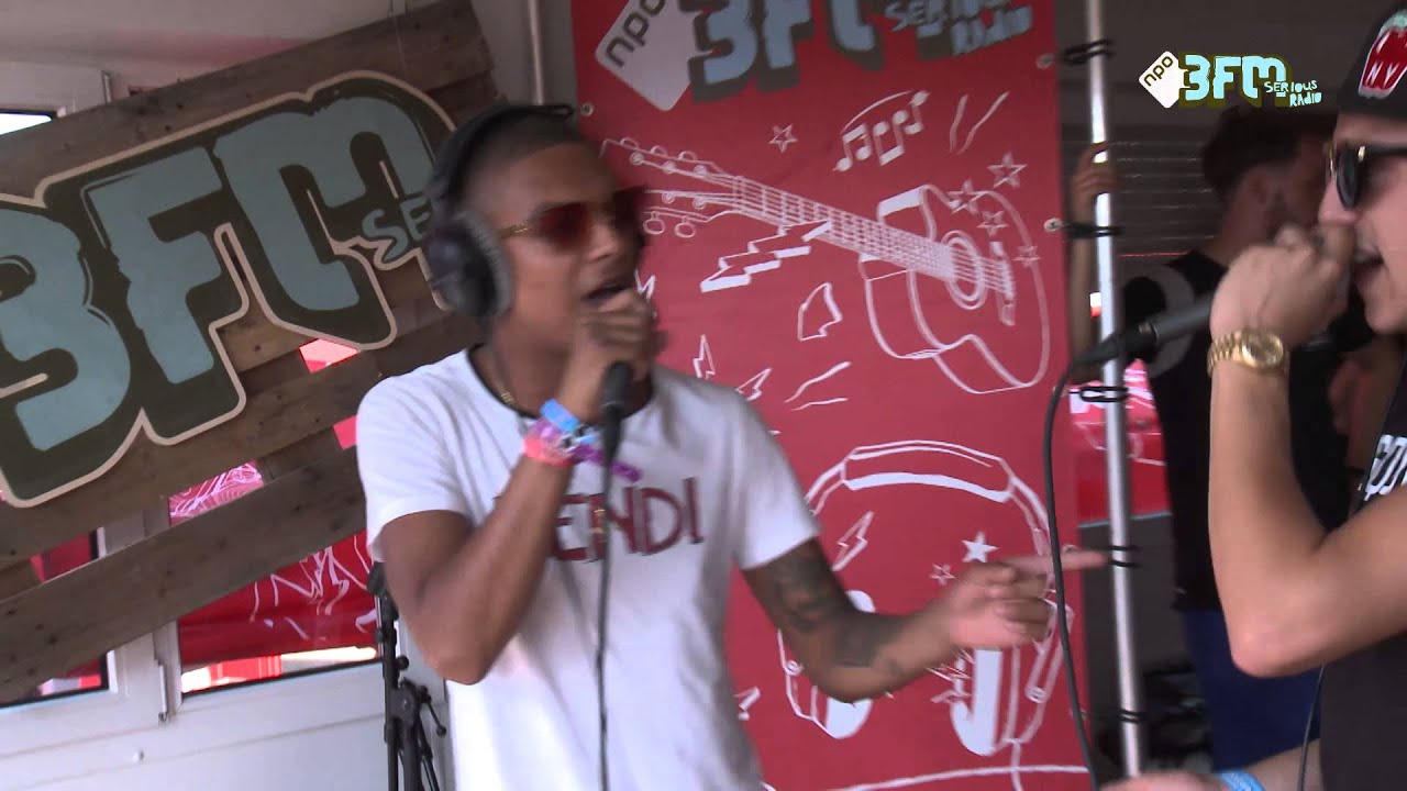 Lil' Kleine en Ronnie Flex - 'Drank en Drugs' live @ Lowlands 2015