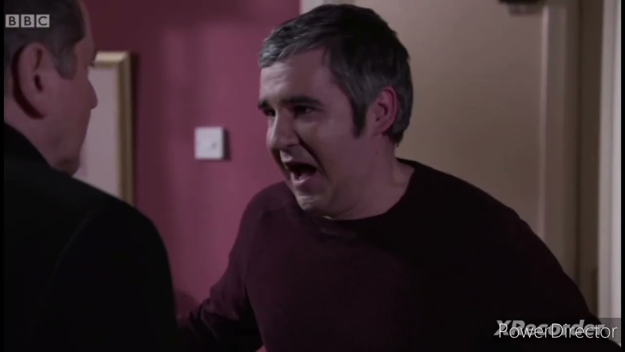 River City: Lenny Murdoch Punches Stevie O'Hara (1st May 2018)