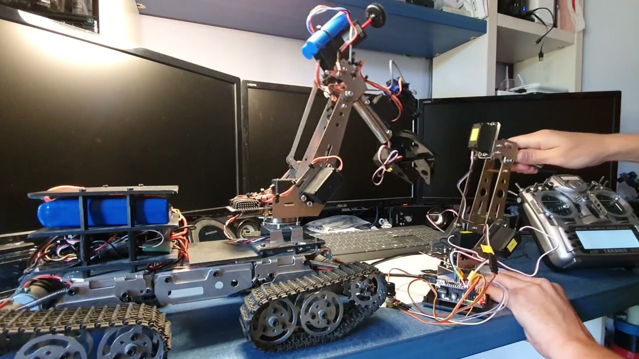 Telecontrol con realimentaci&oacute;n de fuerza y tele-presencia. Por Paco Carabaza. 1 de 2.