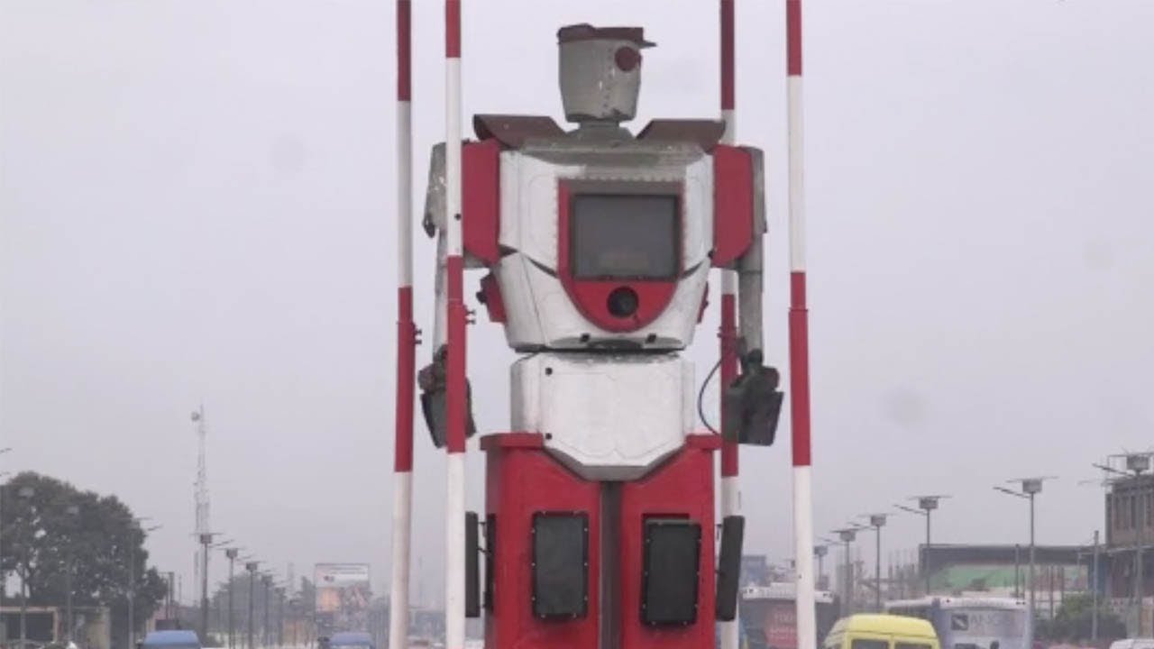 'Robocop&rsquo; maintains traffic flow in Congo