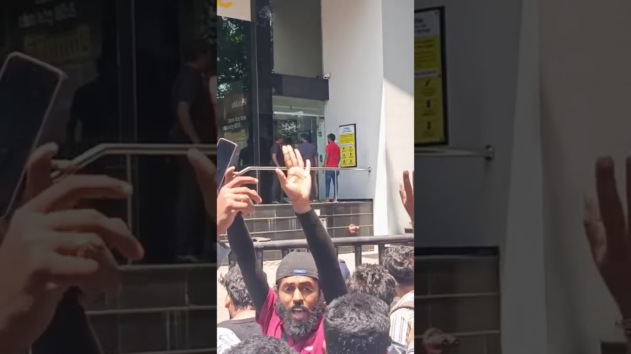 C&agrave;b Drivers strike. Innocent cab drivers strike and stump. Don't miss to watch until end