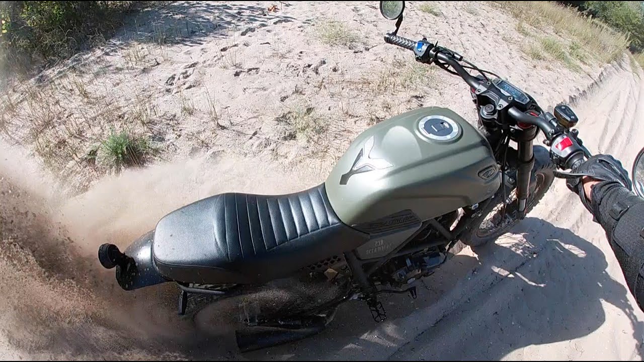 Geon Scrambler на песке