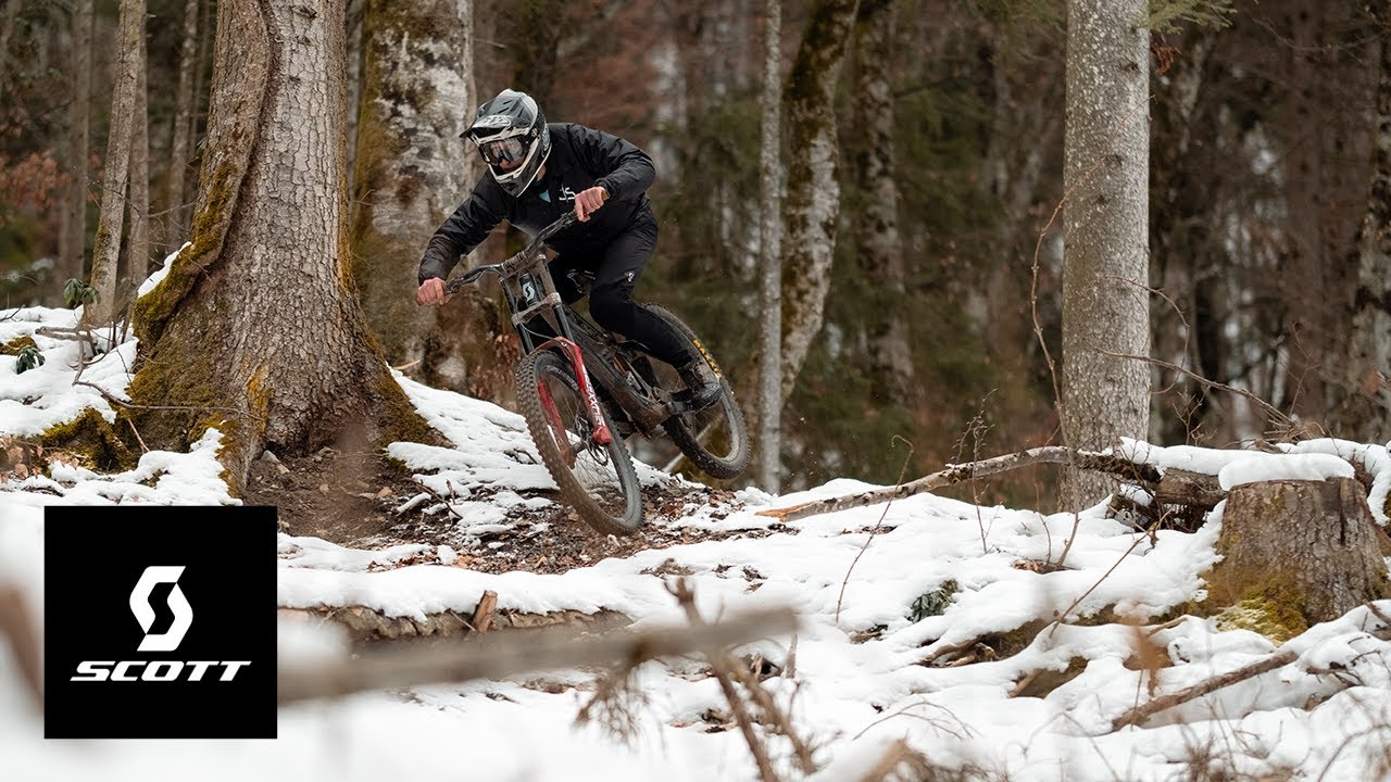 MTB laps in the White Room / Sundays in Châtel Episode Fifteen - Winter Laps