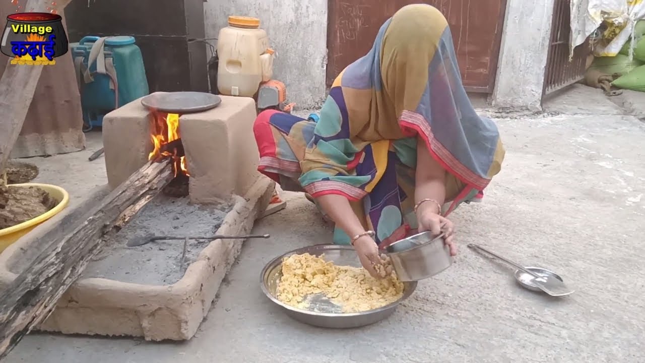 गाँव की ट्रडिशनल डिश मक्की का रोटला Makki Ka Rotla बनाने का गाँव का तरीका - Makki Ki Roti Recipe