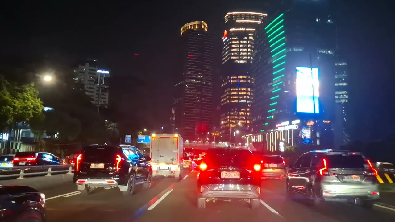 DiJalan Tol Dalam Kota Jakarta Pada Malam Hari