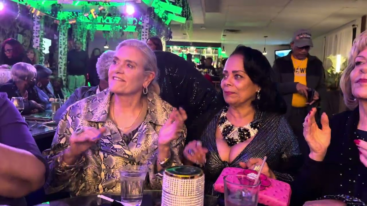 Teddy Davis Jr Singing “Brick House” at the Paradise Place! @ Teddy Davis Jr