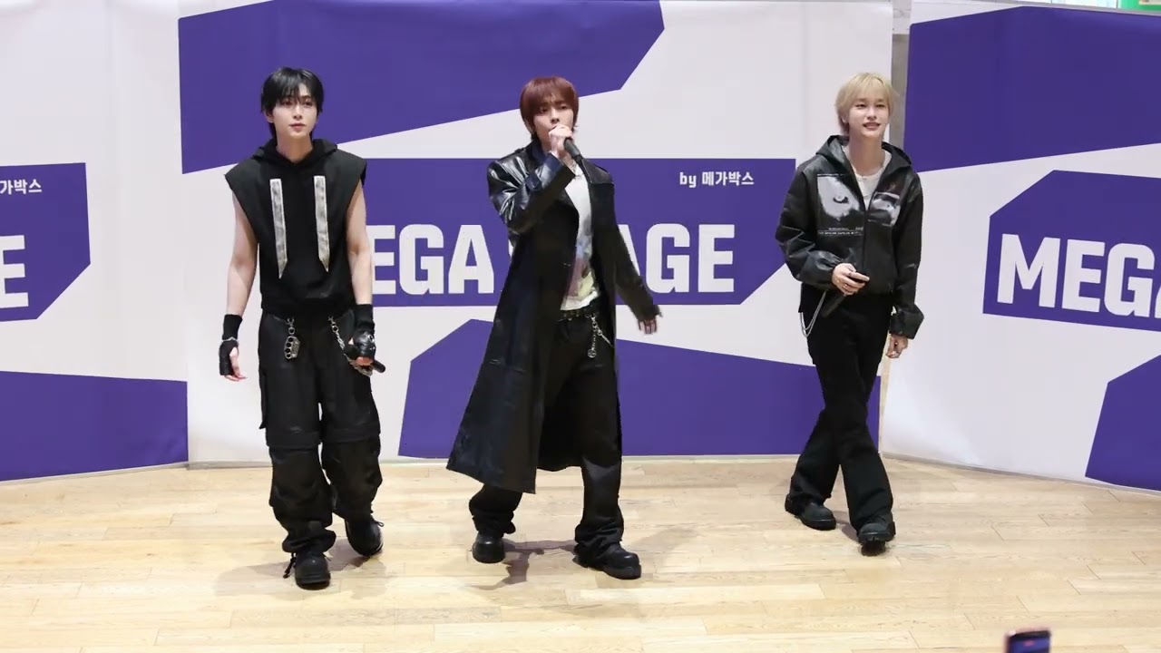 QQQ 온리원오브 OnlyOneOf   메가박스 코엑스 스퀘어 광장 직캠 Fancam 260308 1