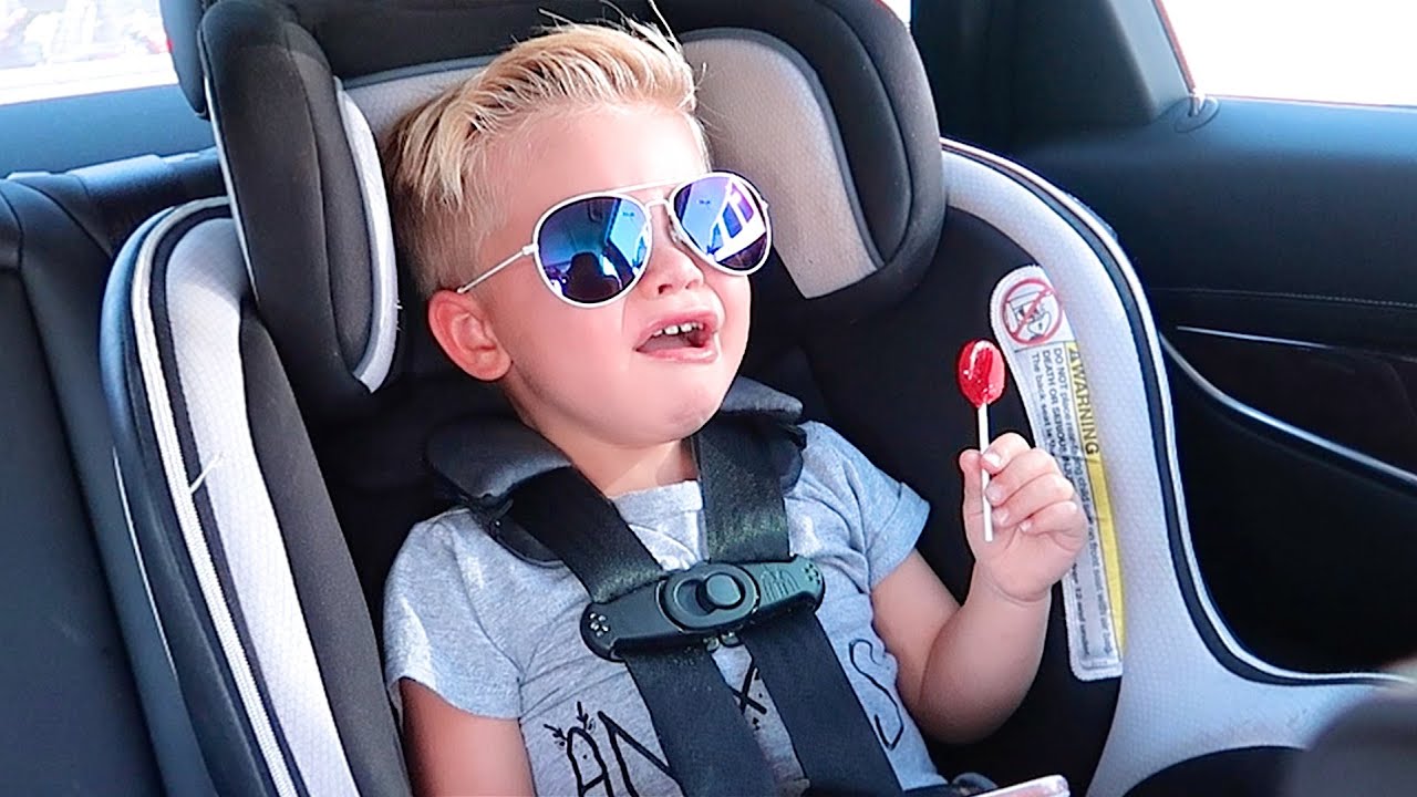 HE GOT A LOLLIPOP!! 🙌🙌