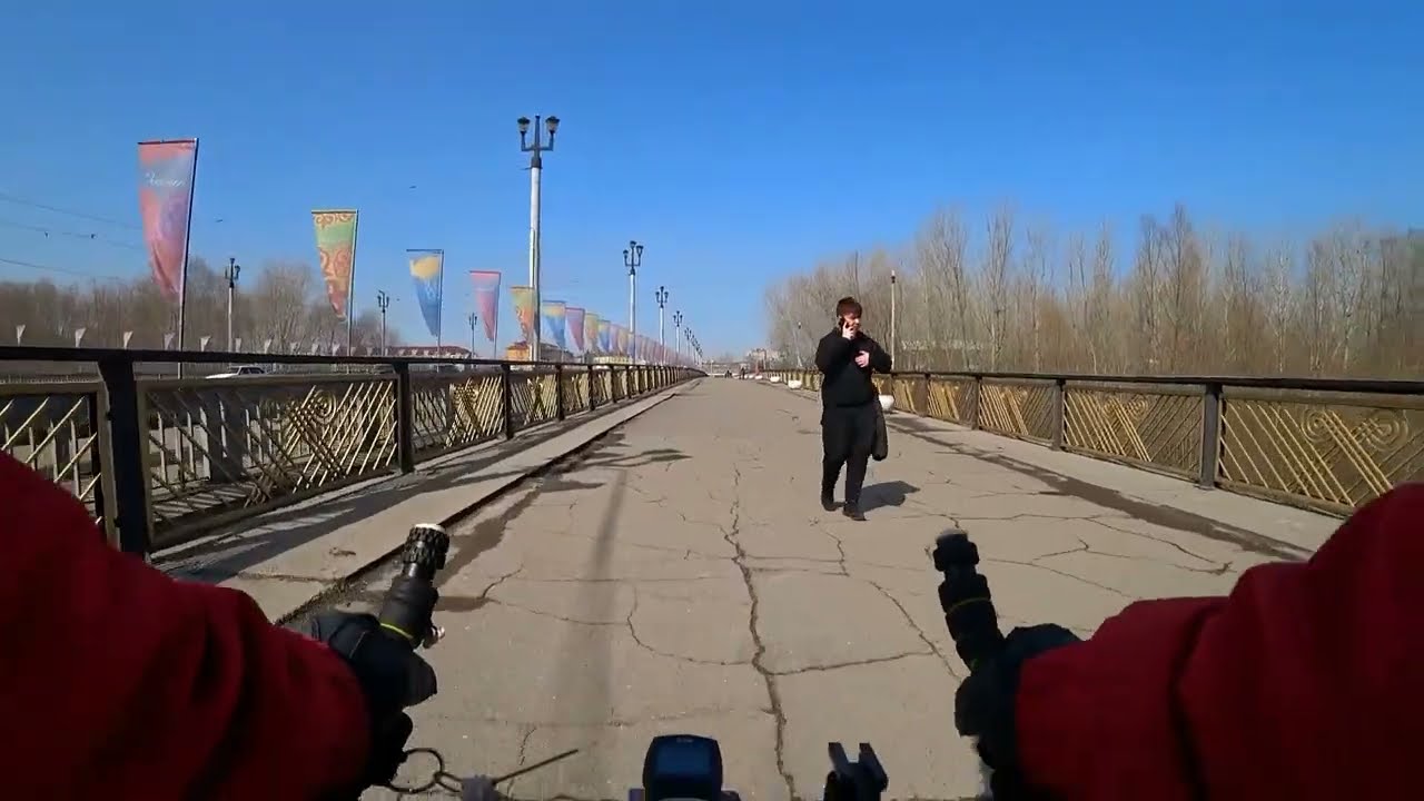 По Усть-Каменогорску на велосипеде.