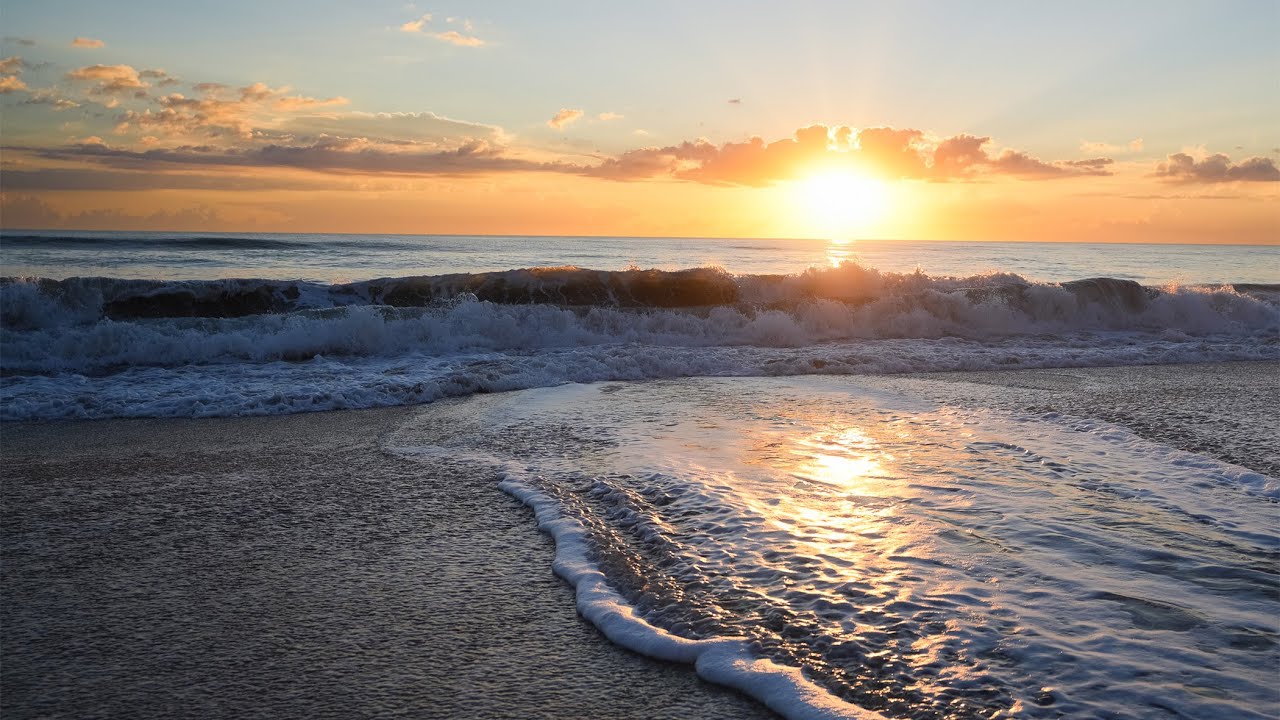 Relaxing Ocean Waves Sunrise  4K
