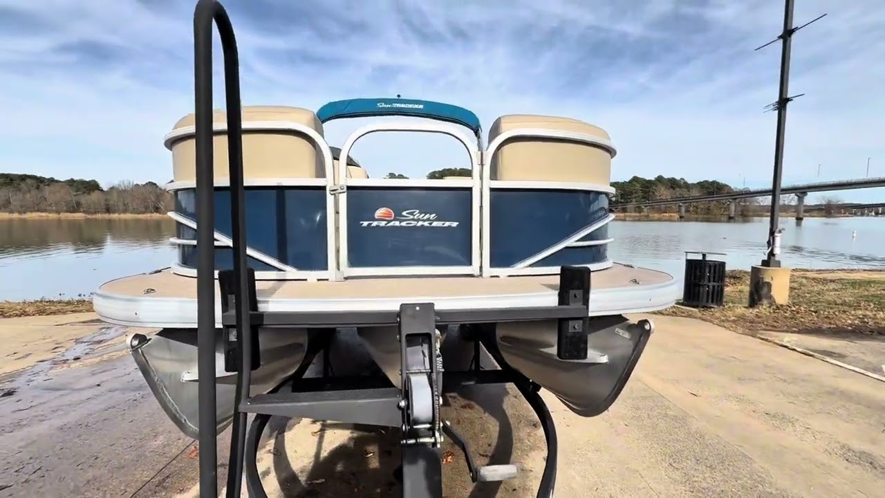 Tracker Party Barge 22 XP3