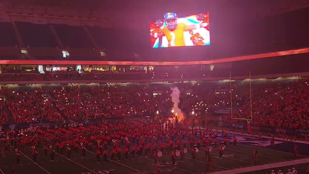 🔥Electrifying Stadium Entry UTSA Football! 🏈 #video #college #football #sanantonio #alamodome