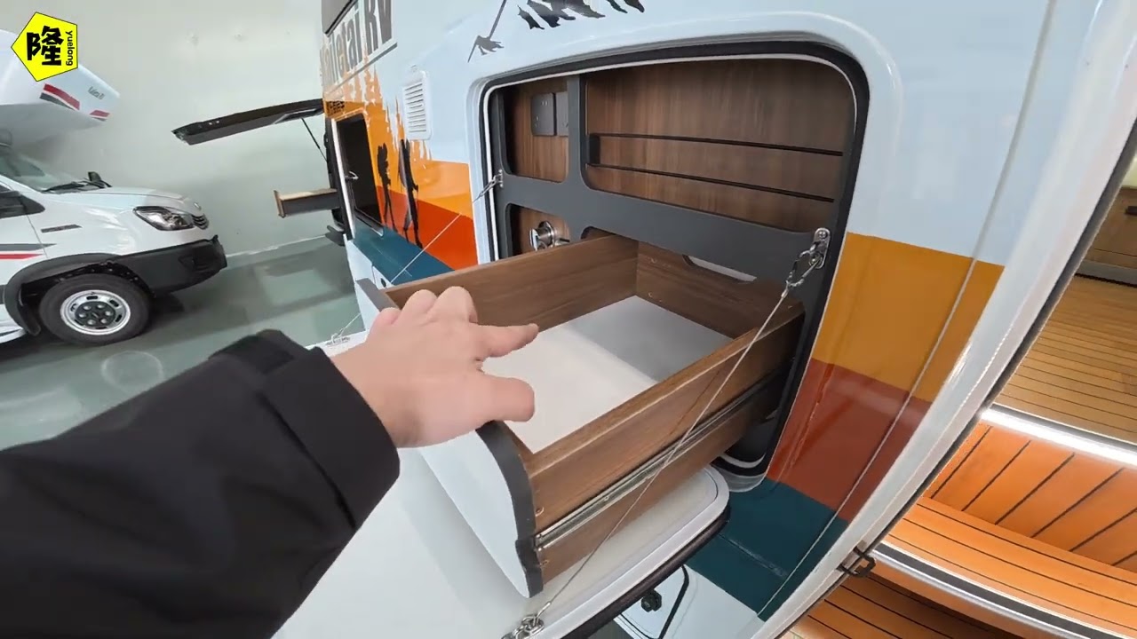 又一台新房车出炉，月隆同款设计的超级升级版，接车回鄂尔多斯 #房车 #旅行推荐官 #户外 #改装