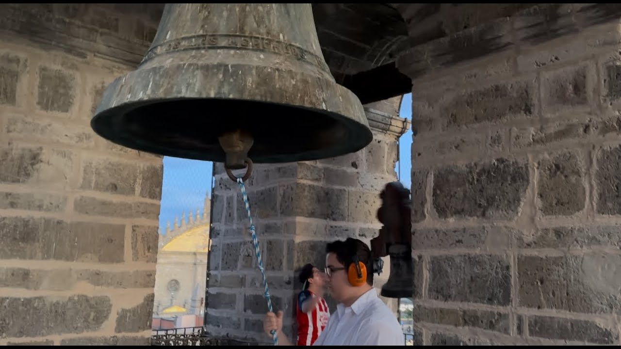 Repique de campanas en Nuestra Señora de la Merced. Zona centro gdl
