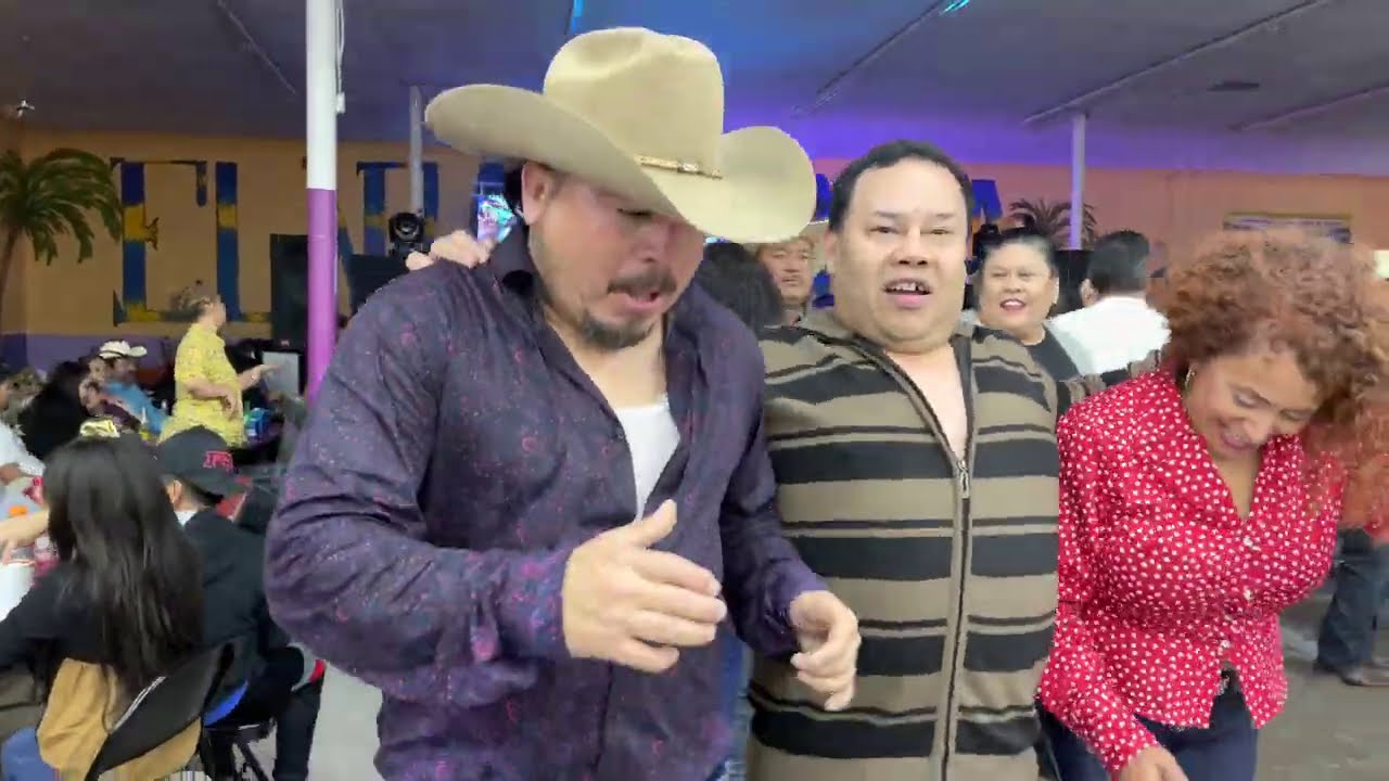 Trunkado llego con todo al baile ! Prendieron el Cerro! La Cumbia!! Póngale galleta! A bailar Cumbia
