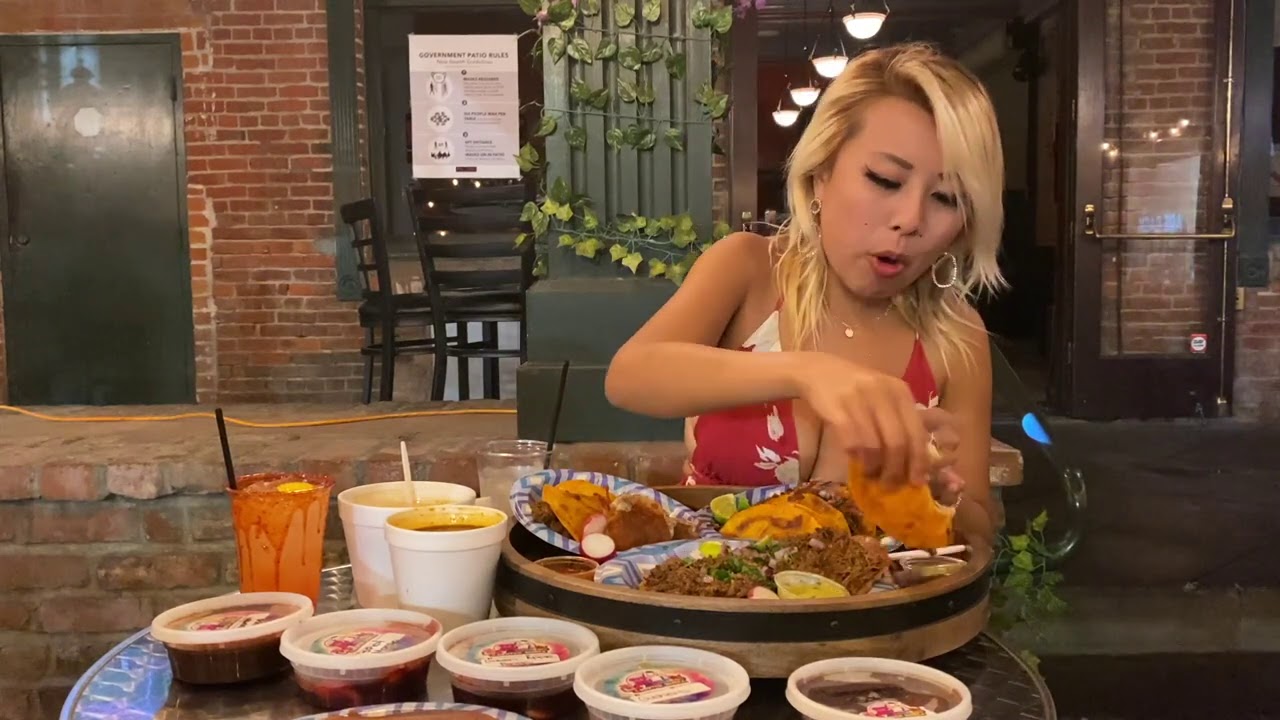 Lady Gomitas Mukbang in San Jose, CA #RainaisCrazy