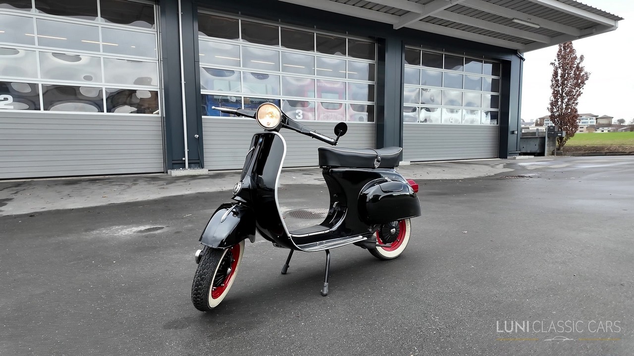 1979 Piaggio Vespa 125 Primavera Walkaround, Startup and Sound
