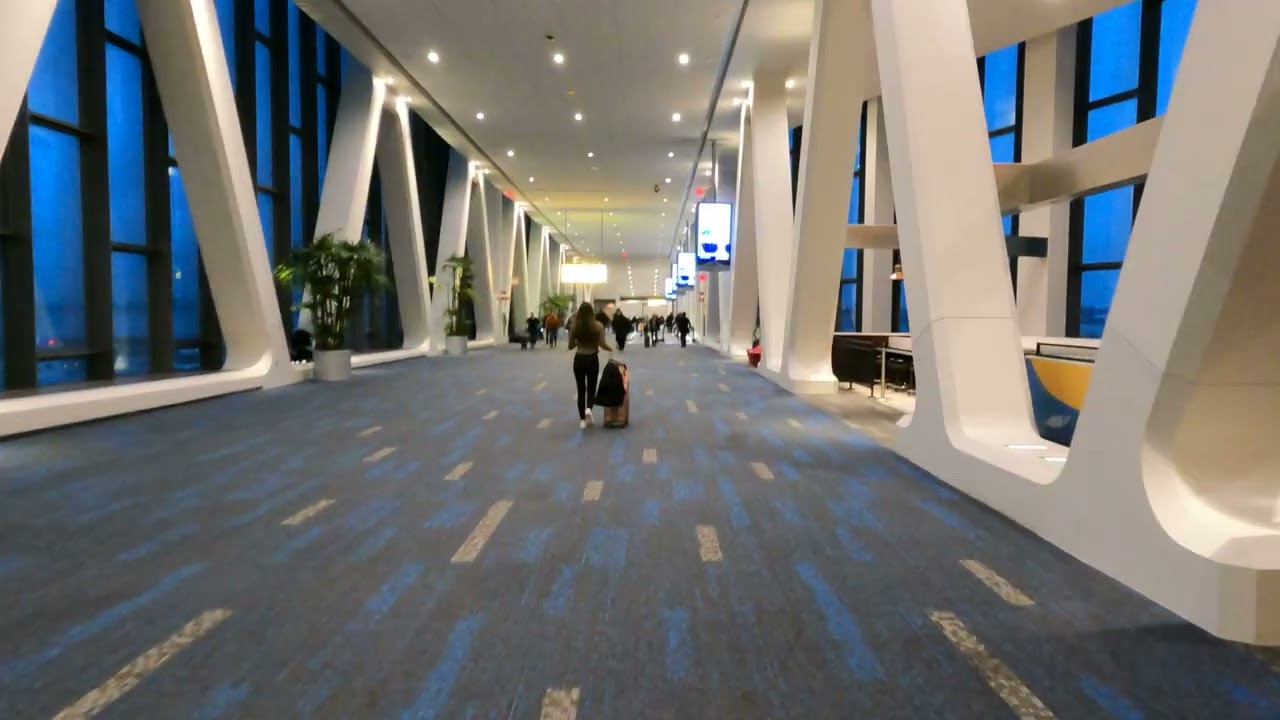 ⁴ᴷ⁶⁰ Walking NYC: LaGuardia Airport Terminal B