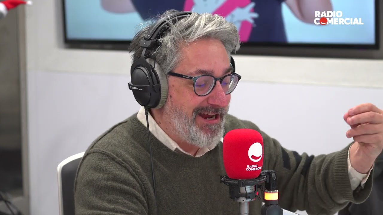 Rádio Comercial | Vai uma velha dentro do autocarro, seu gato -  O Homem Que Mordeu o Cão