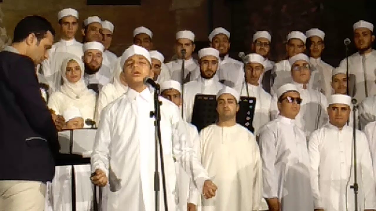 في حفل تخرج مدرسة الانشاد الديني محمد عادل الاعسر بالدفعه السابعه انظر الى انبهار الجمهور وتفاعله مع