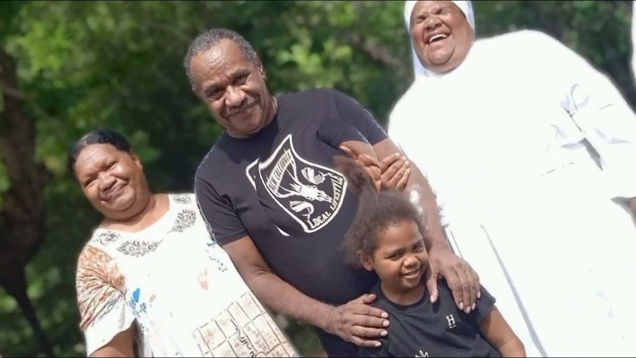 notre père en langue française  puis traduit en câac pweevo nc