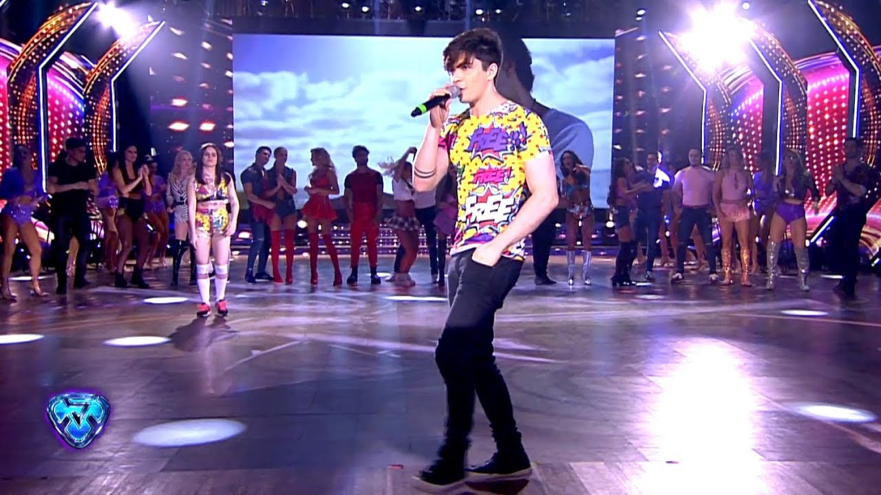 Julián Serrano cantó su hit agitando todo el estudio de Showmatch
