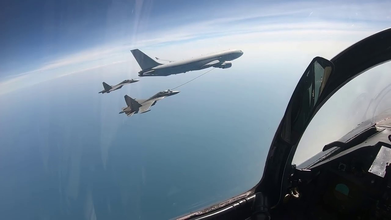 IAF - Sukhoi 30 mid air refueling