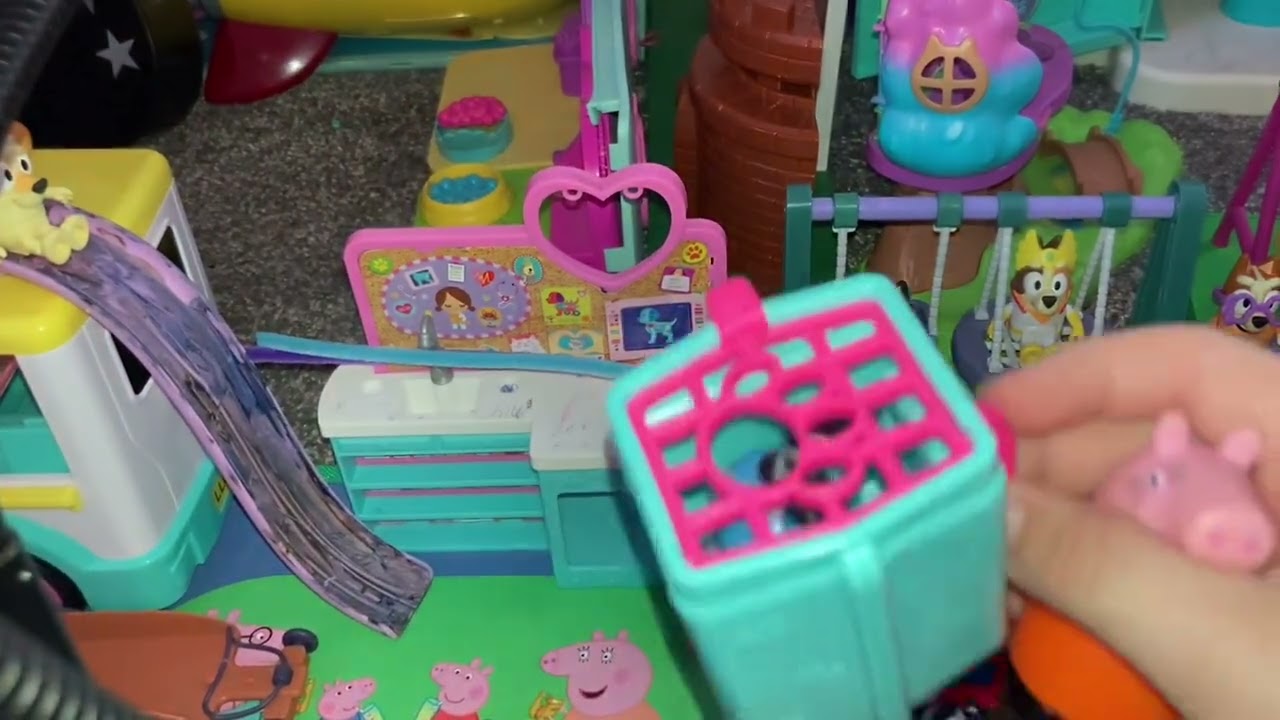George goes to the hospital?! | Baby Evie | Peppa and Friends Story George | Pazu Vídeos for kids!