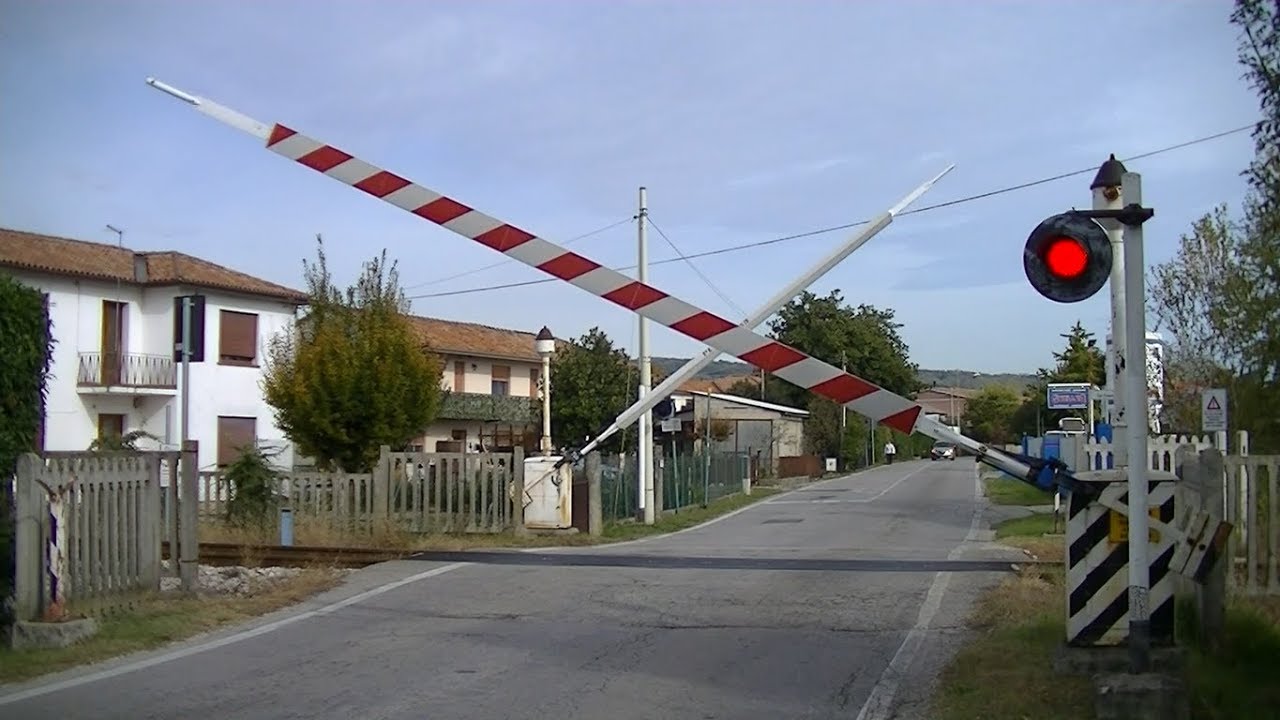 Spoorwegovergang Montebelluna (I) // Railroad crossing // Passaggio a livello