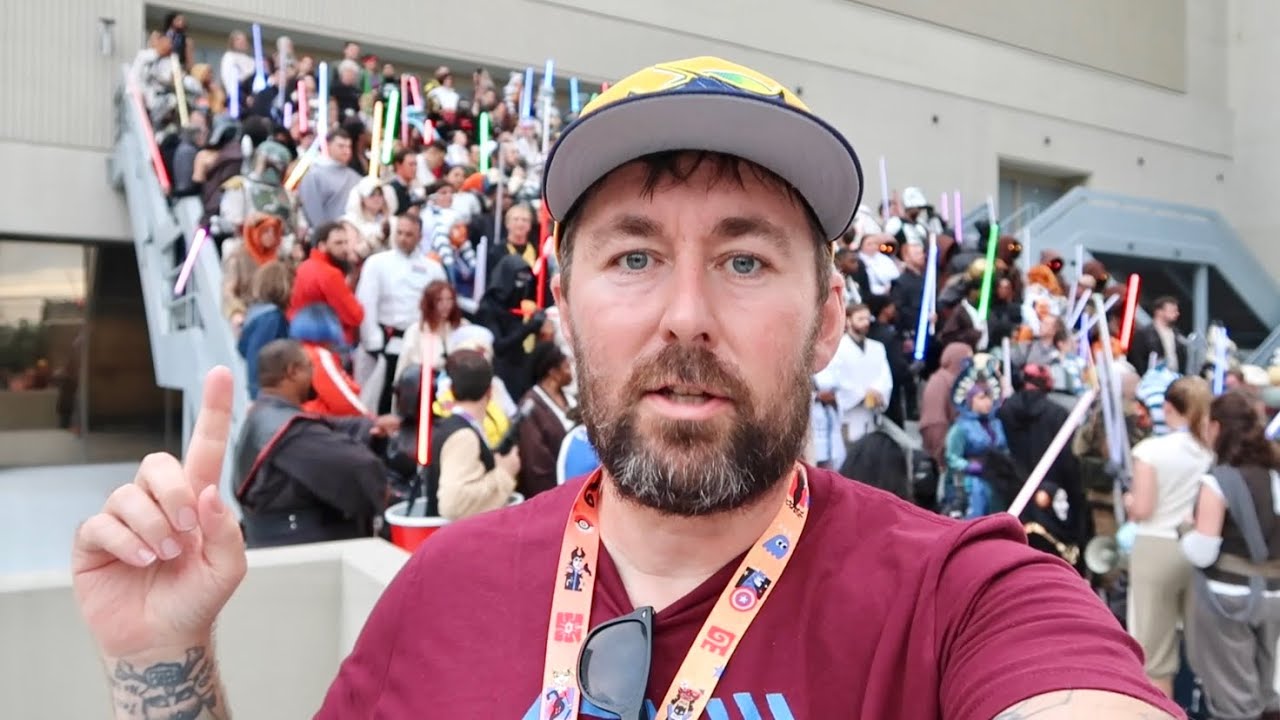 Косплей Overload на Dragoncon 2022 в рамках HUGE Star Wars Meetup — внутри торгового зала и Аллеи...