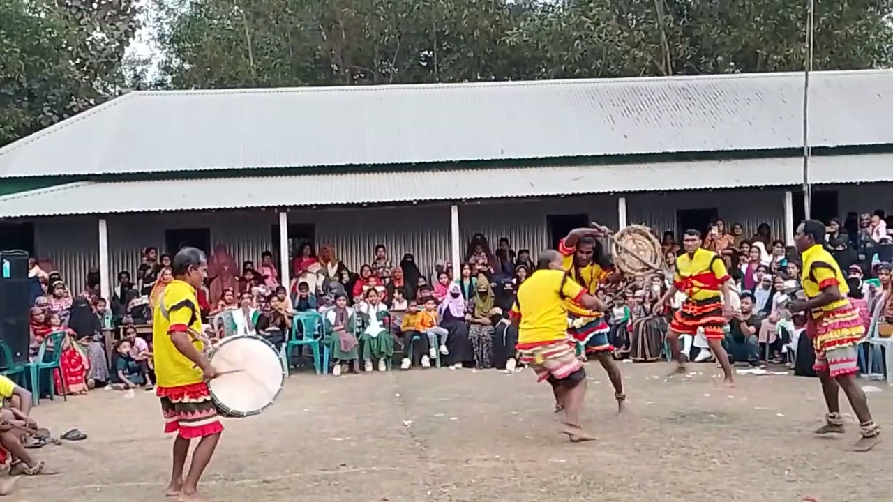 গ্রাম বাংলার ঐতিহ্যবাহী সরদার বাড়ি খেলা 