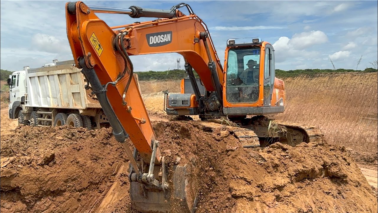 Massive Lakefront Earthmoving Project | Volvo EC480 & Doosan DX220 with 25&ndash;41 Ton Dump Trucks! 