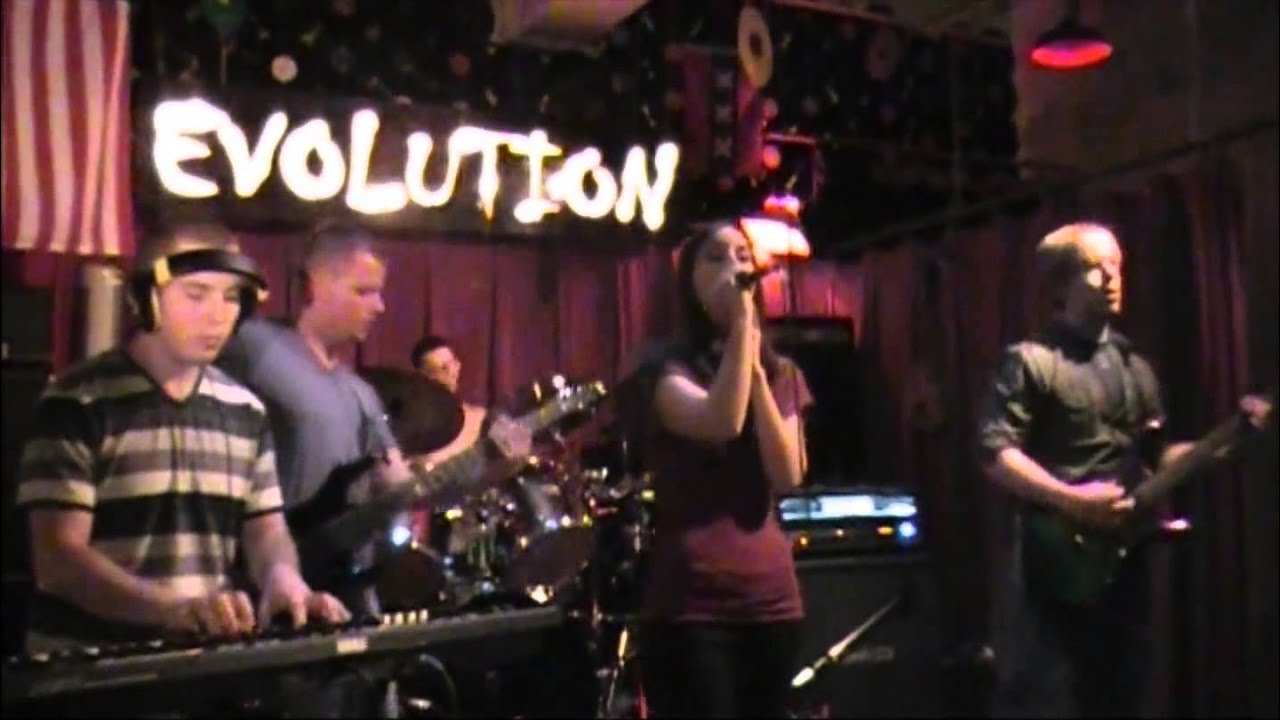 Ozella - Live @ Evolution Records