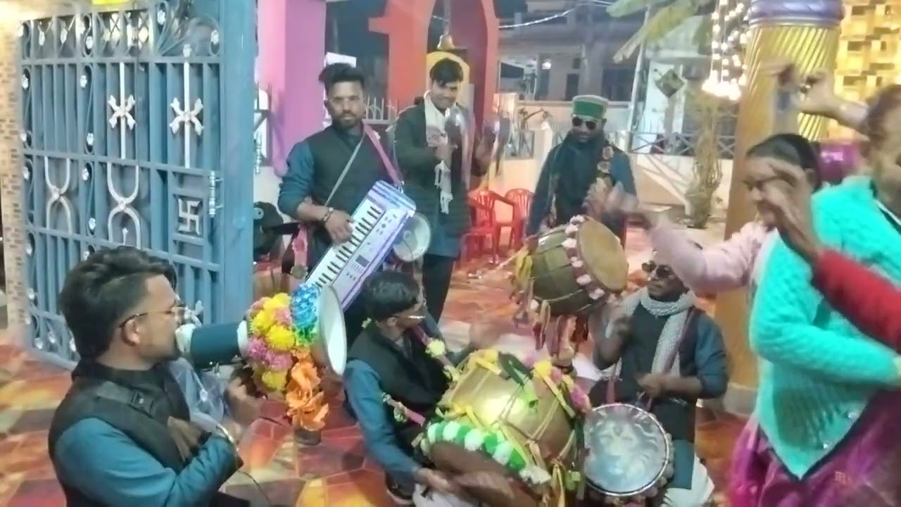 Tufan vicky jaunsari band.. 7037196357