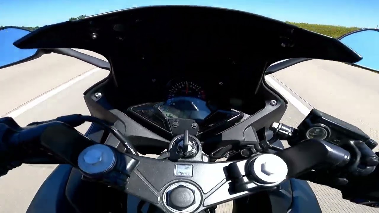 Honda CBR300R | Cruising On The Interstate