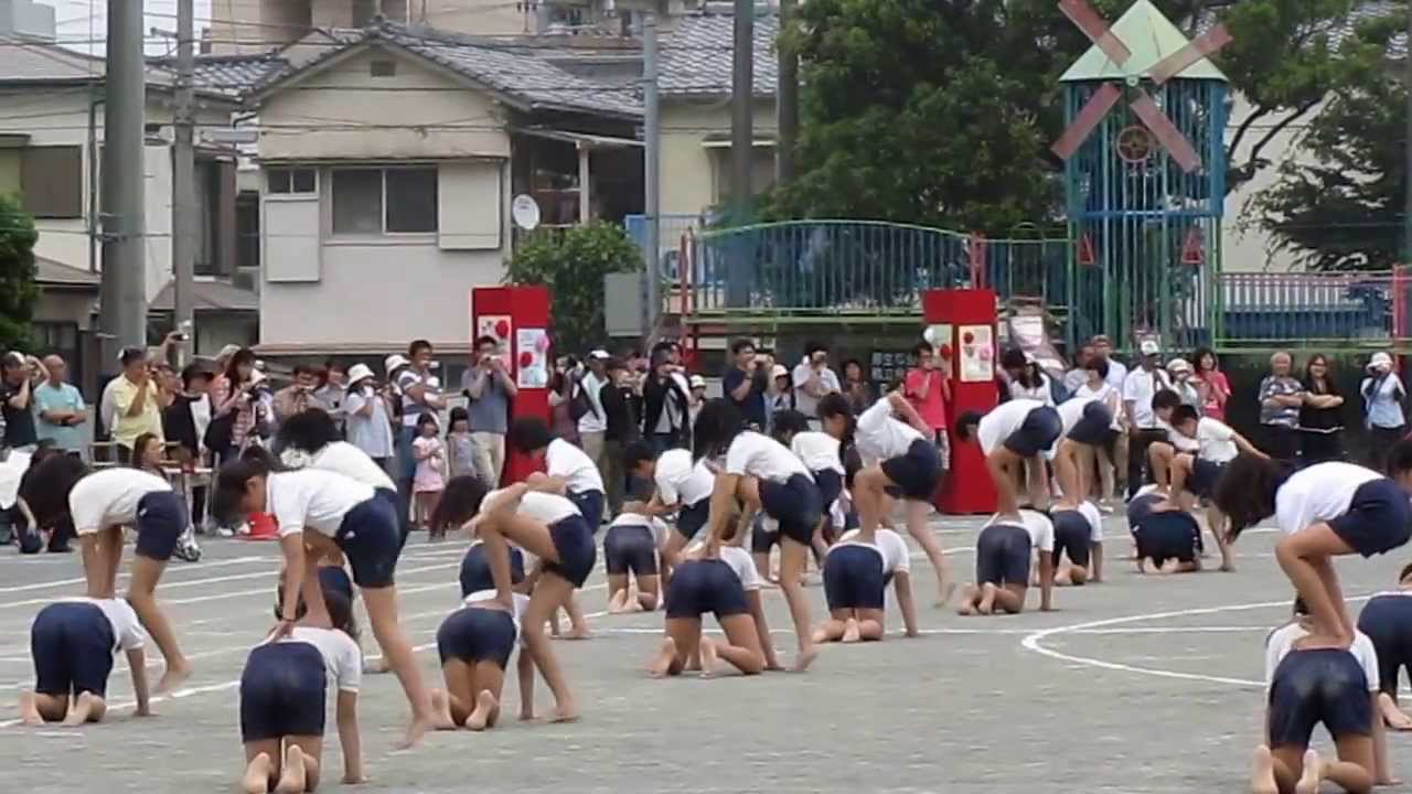 2013年運動会　スタンツ　その一。