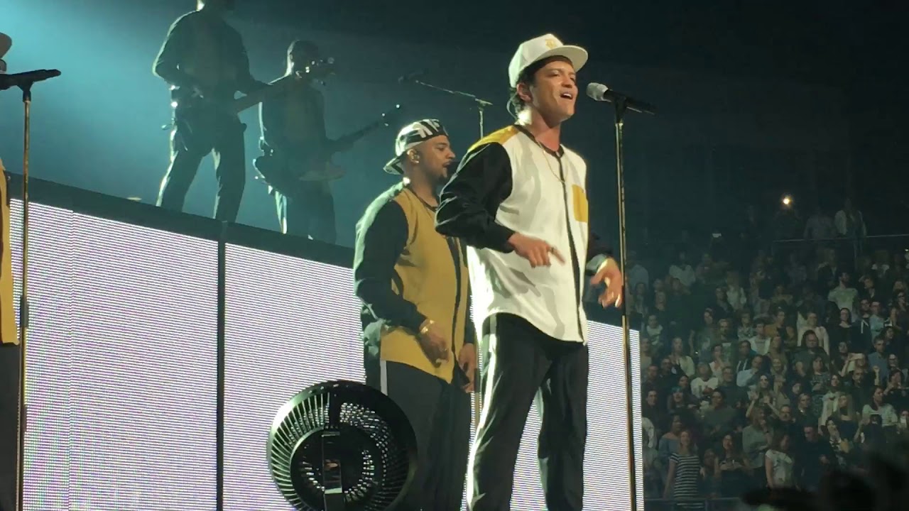 Bruno Mars Live 24K Magic World Tour Chunky