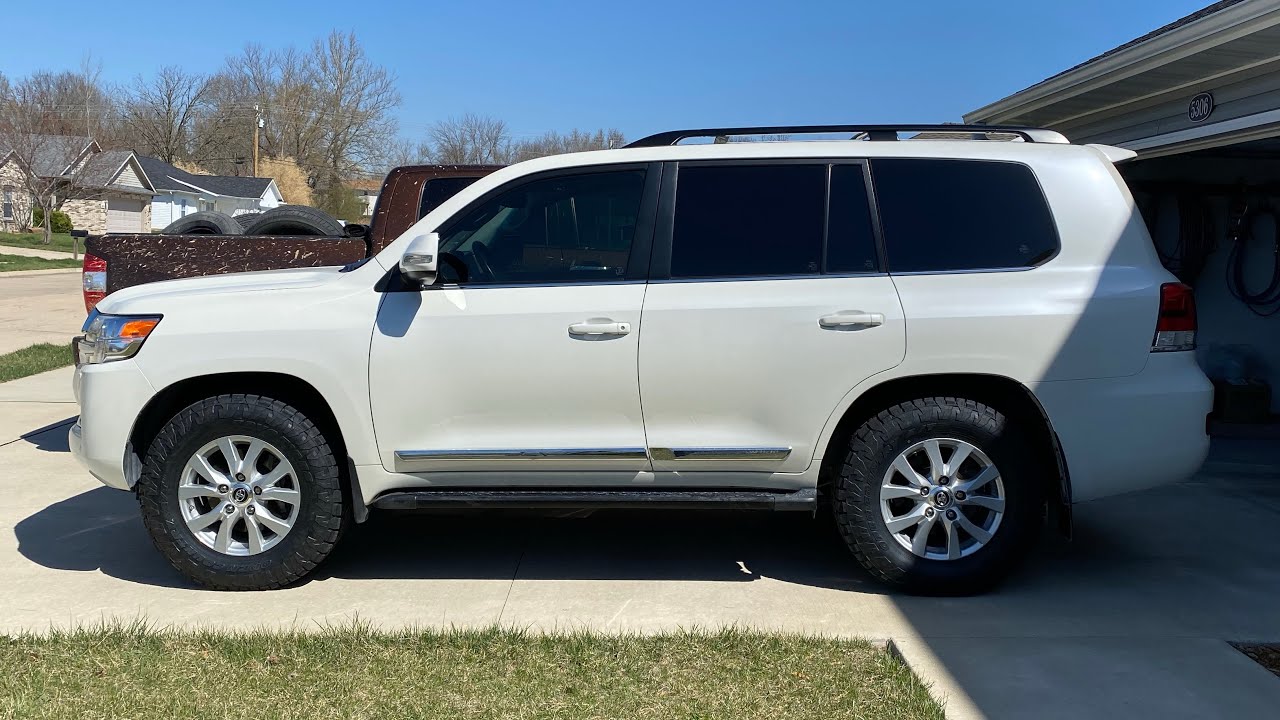 2016 Toyota Land Cruiser Leveled with OEM Spacer on 33’s