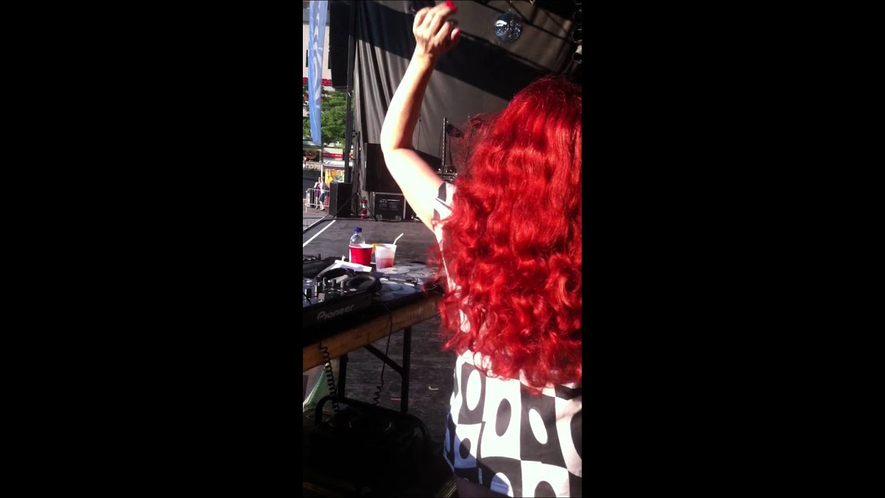 Lady Miss Kier spins at Divercite