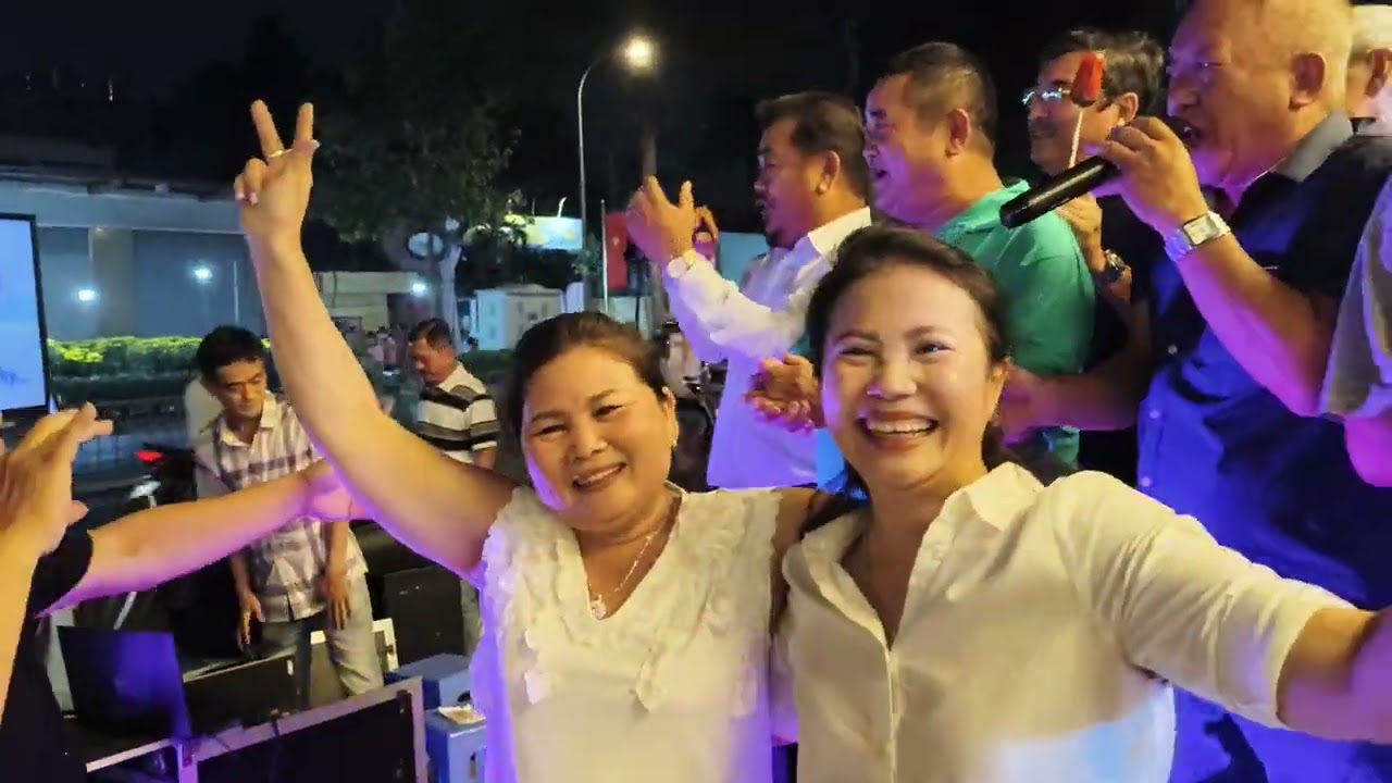 ANH EM ĐỒNG ĐỘI X35 VUI NGÀY TẤT NIÊN CITY HOÀNG THẮNG CỦA ĐỨA EM MỘT THỜI CÙNG KHOÁC ÁO LÍNH 