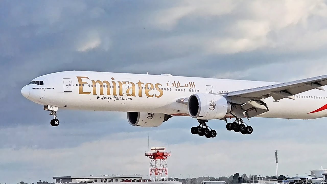 Beautiful Arrival of Emirates Cathay Pacific China Eastern AirAsia.Com Vietnam Airlines Xiamen Air 